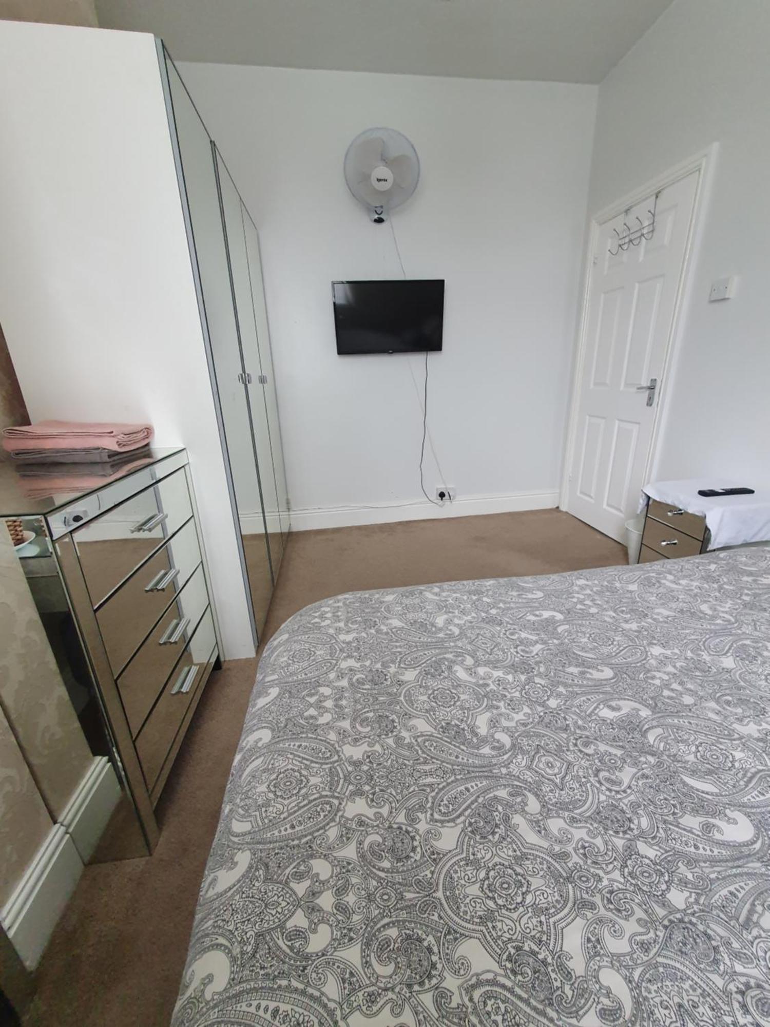 Private Double Room In Кардиф Екстериор снимка