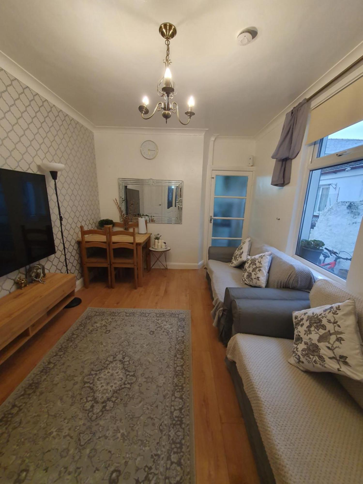 Private Double Room In Кардиф Екстериор снимка