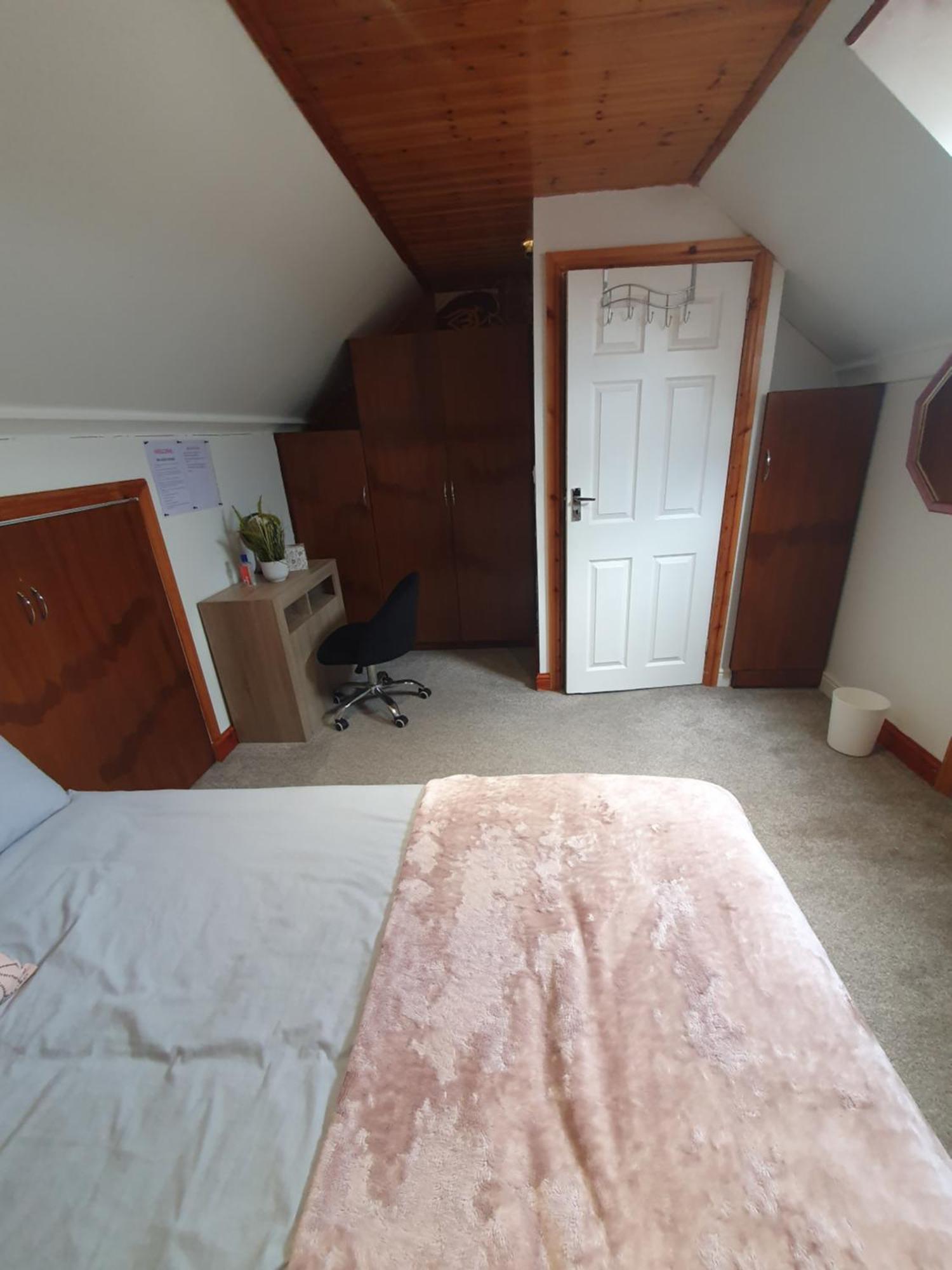 Private Double Room In Кардиф Екстериор снимка